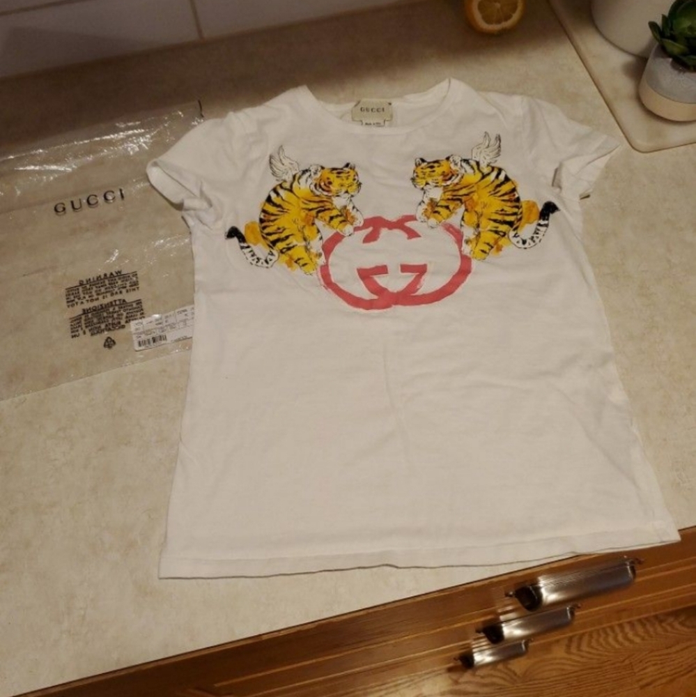 SOLD Girls gucci t shirt